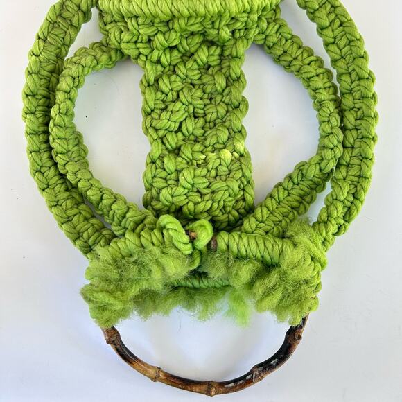Mid Century Macrame Avocado Green Frog Towel Holder Wall Hanging - Picture 3 of 8
